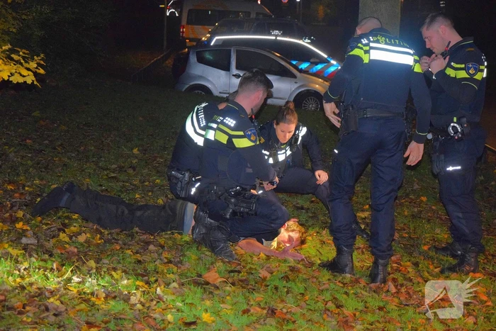Verwarde man steekt bosje in brand