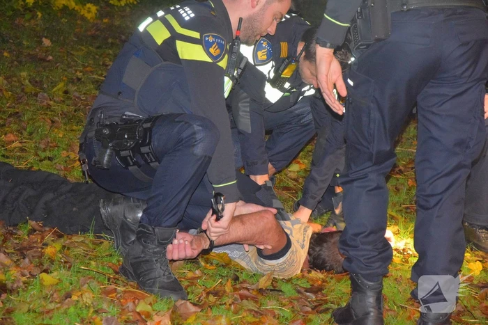 Verwarde man steekt bosje in brand