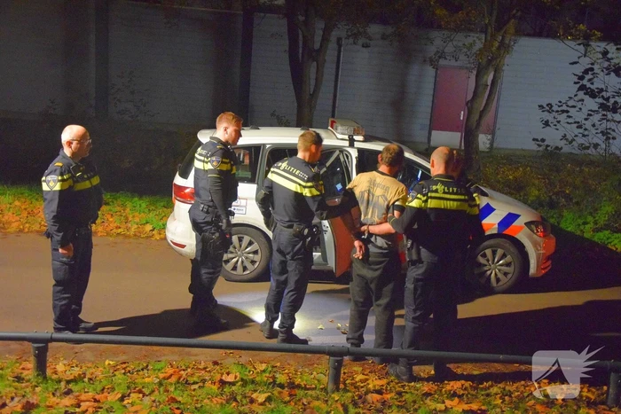 Verwarde man steekt bosje in brand