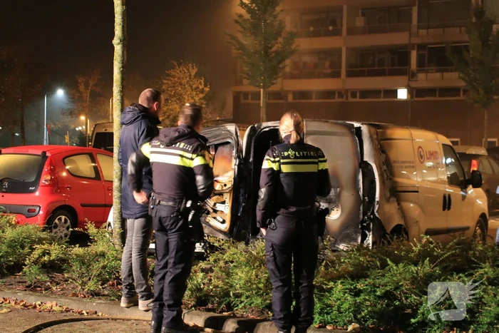 Bedrijfswagen brand volledig uit