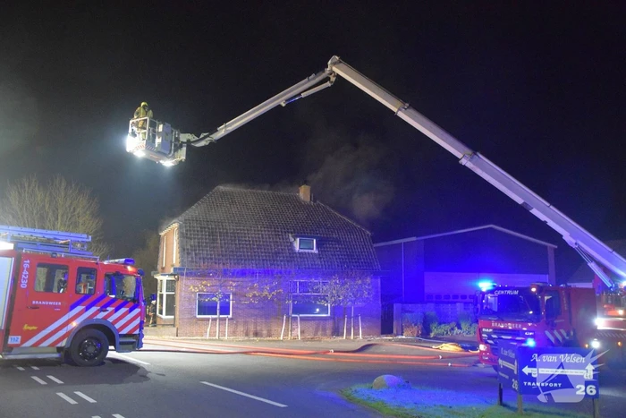 Persoon aangehouden bij grote brand in woning