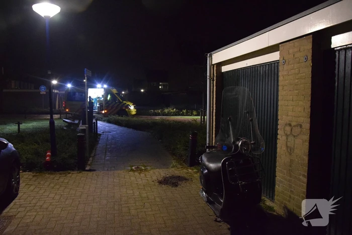 Scooterbestuurder botst op paal raakt gewond