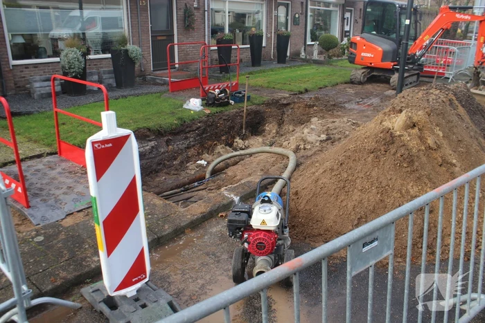 Waterleiding gesprongen bij graafwerkzaamheden