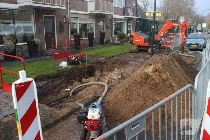 Waterleiding gesprongen bij graafwerkzaamheden