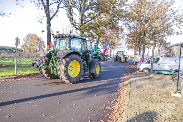 Boeren voeren actie langs snelwegen