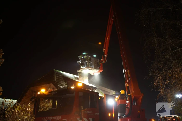 Veel rook bij schoorsteenbrand