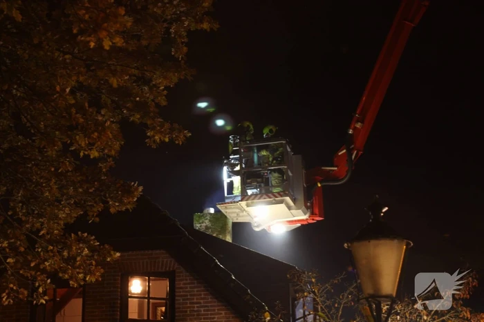 Veel rook bij schoorsteenbrand