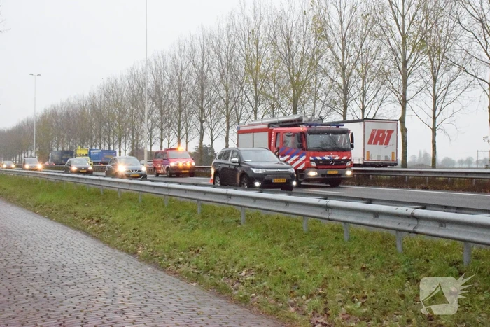 Rijstrook afgesloten na kop-staart botsing