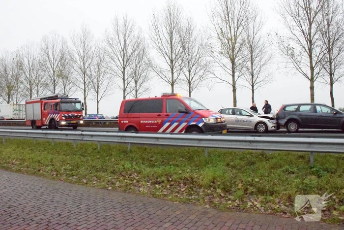 Rijstrook afgesloten na kop-staart botsing