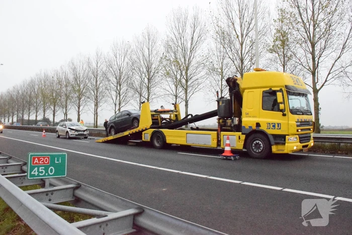 Rijstrook afgesloten na kop-staart botsing
