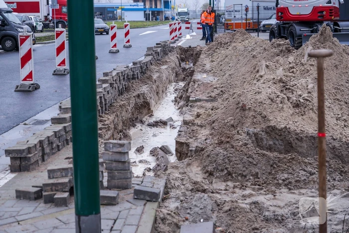 Waterleiding geraakt bij graafwerkzaamheden