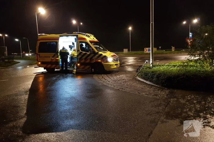 Wielrennen aangereden door bestelbus