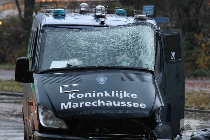 Voertuig van Koninklijke Marechaussee betrokken bij ongeval