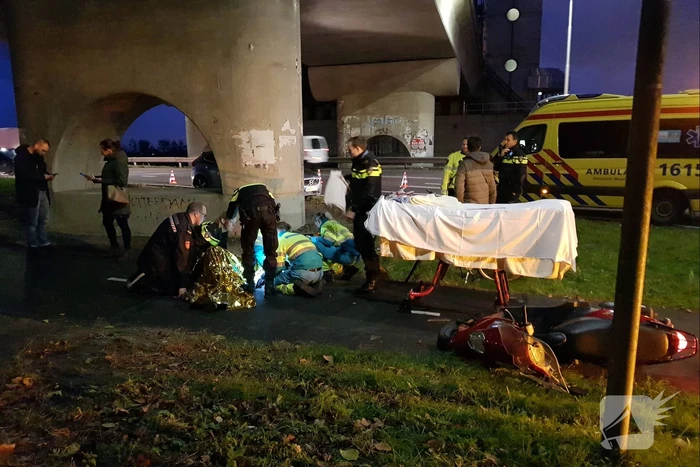 Brommerrijder gewond na botsing met fietser