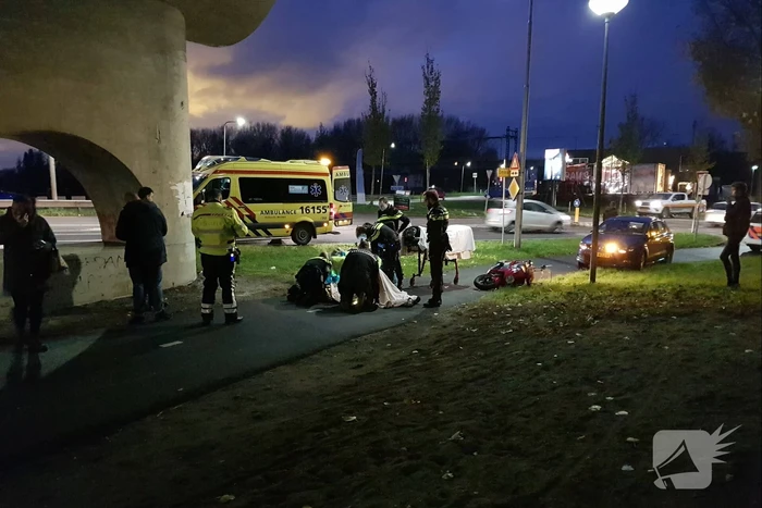 Brommerrijder gewond na botsing met fietser