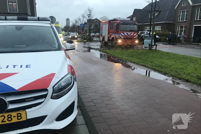 Veel schade bij aanrijding met twee auto's