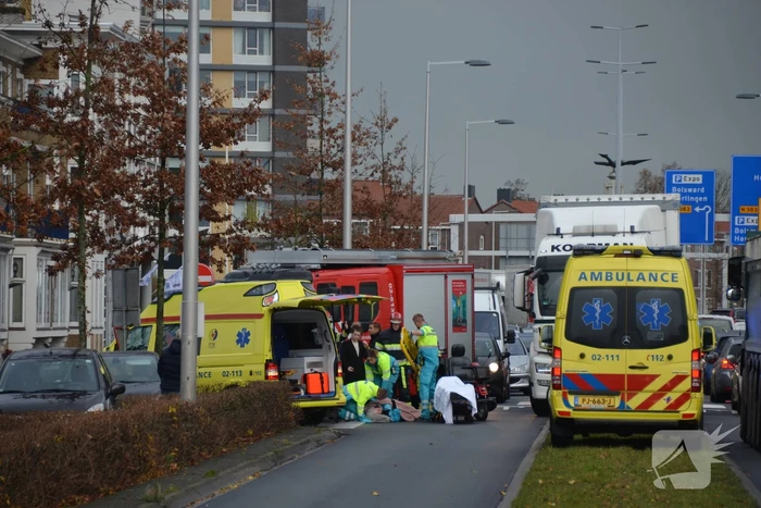 Persoon in scootmobiel ernstig gewond na aanrijding
