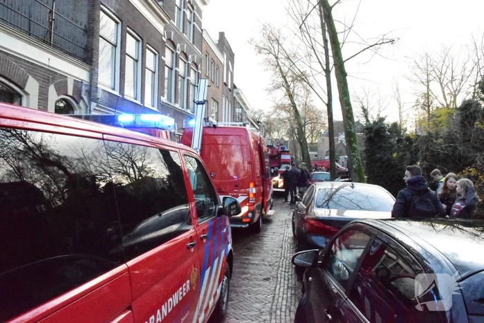 Brandweer redt persoon uit  het water