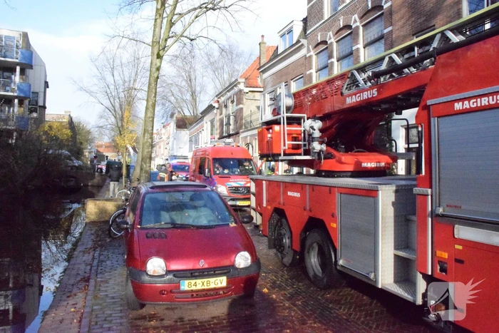 Brandweer redt persoon uit  het water