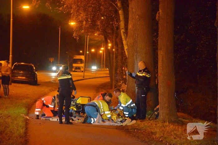 Persoon zwaargewond aangetroffen op fietspad