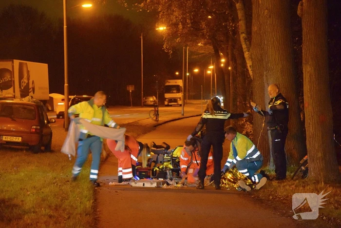 Persoon zwaargewond aangetroffen op fietspad