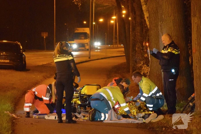 Persoon zwaargewond aangetroffen op fietspad