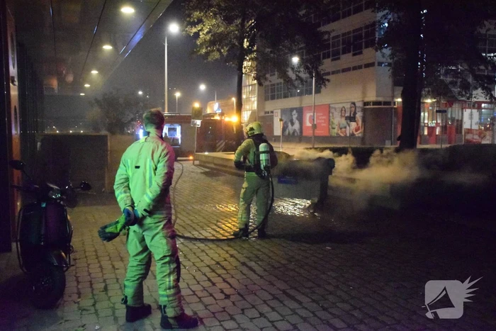 Vuilcontainer in brand bij restaurant