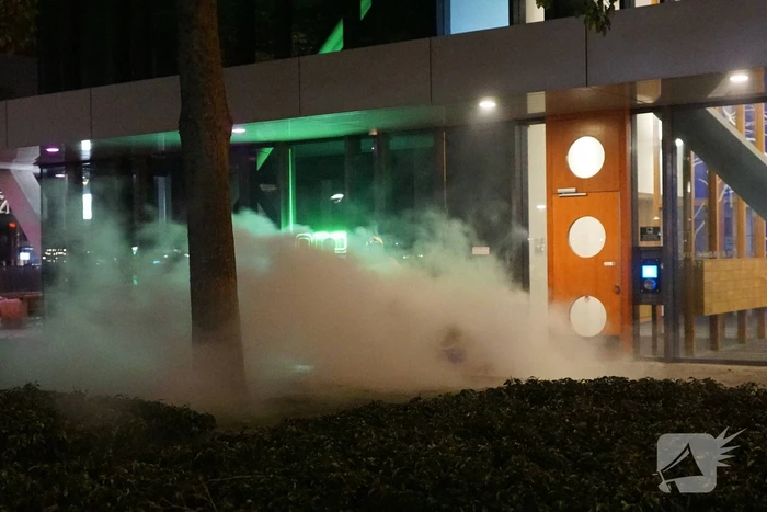 Vuilcontainer in brand bij restaurant