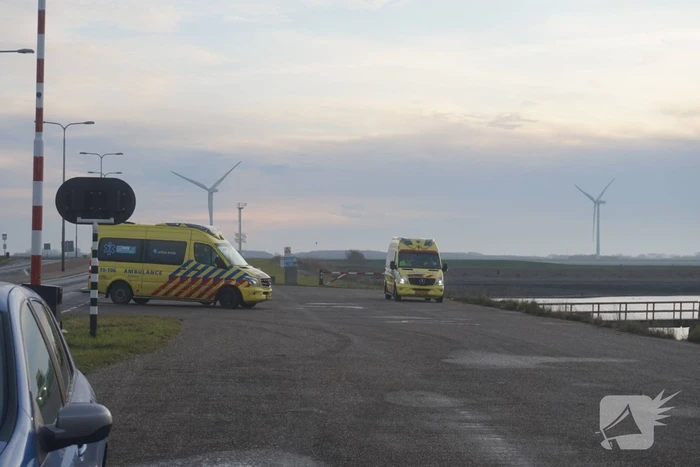 Grote zoekactie na persoon te water Zeelandbrug