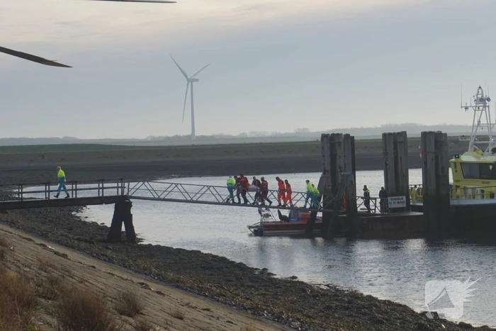 Grote zoekactie na persoon te water Zeelandbrug