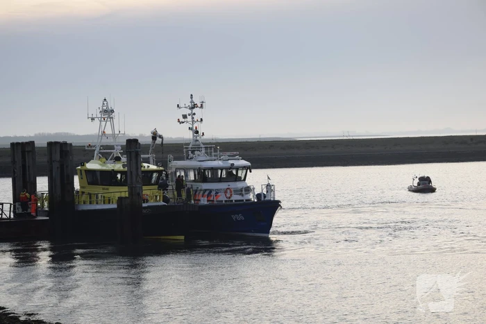 Grote zoekactie na persoon te water Zeelandbrug