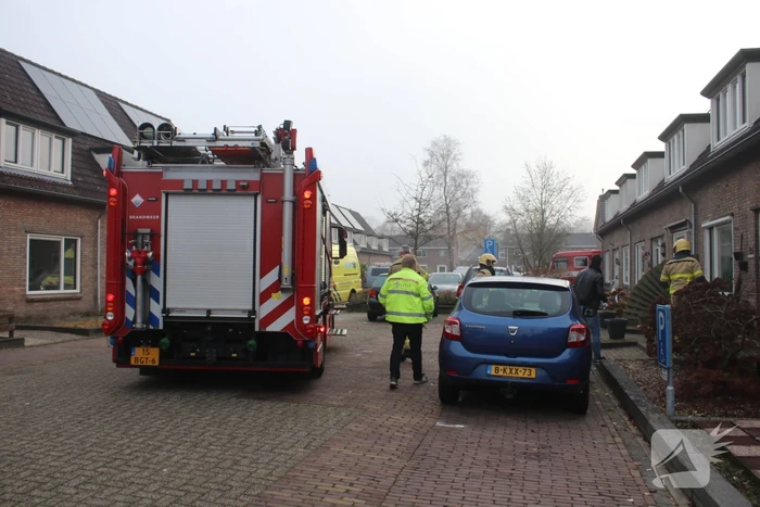 Brandweer blust brand in schuurtje