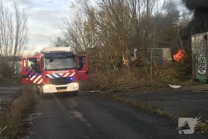 Flinke rookontwikkeling bij brand in oude vuurwerkbunker