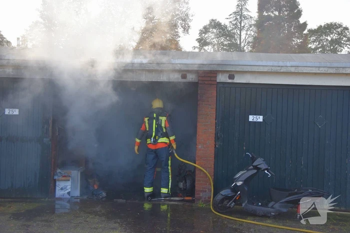 Uitslaande brand verwoest garage
