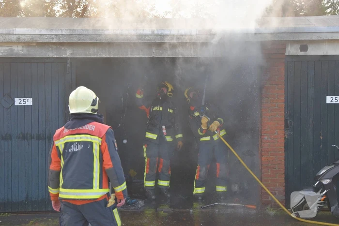 Uitslaande brand verwoest garage