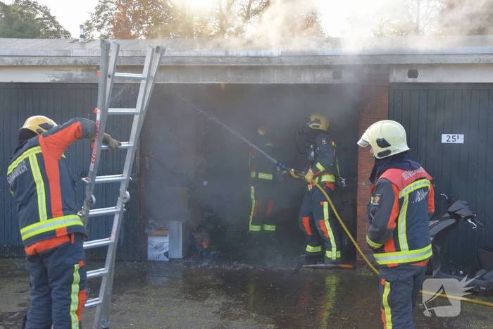 Uitslaande brand verwoest garage