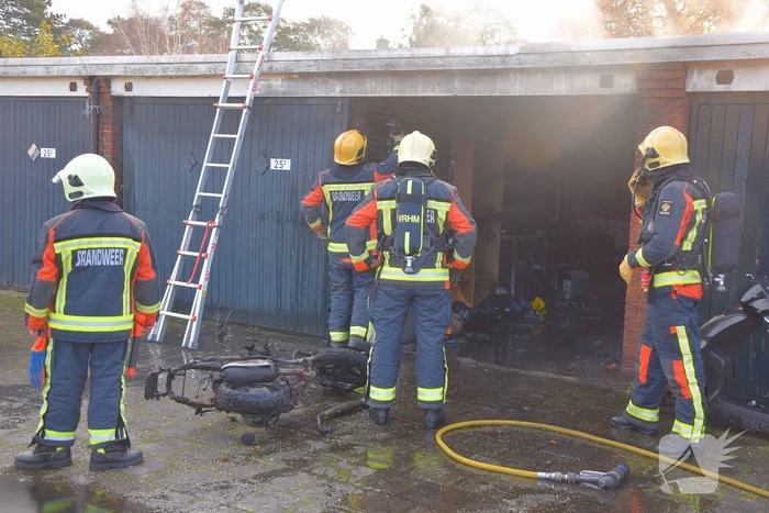 Uitslaande brand verwoest garage