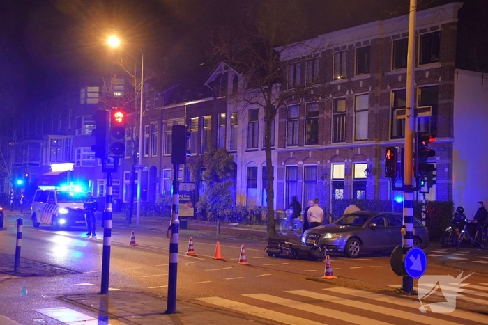 Maaltijdbezorger aangereden door auto