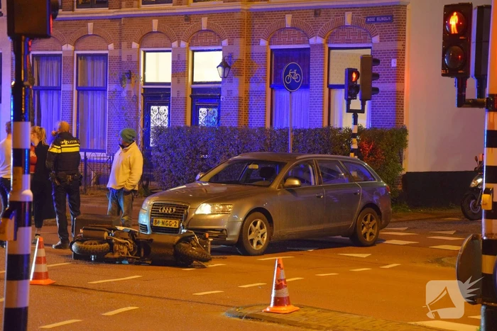 Maaltijdbezorger aangereden door auto