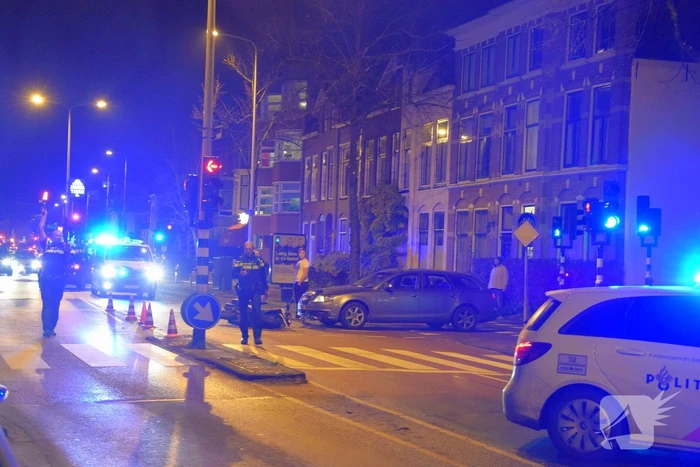 Maaltijdbezorger aangereden door auto