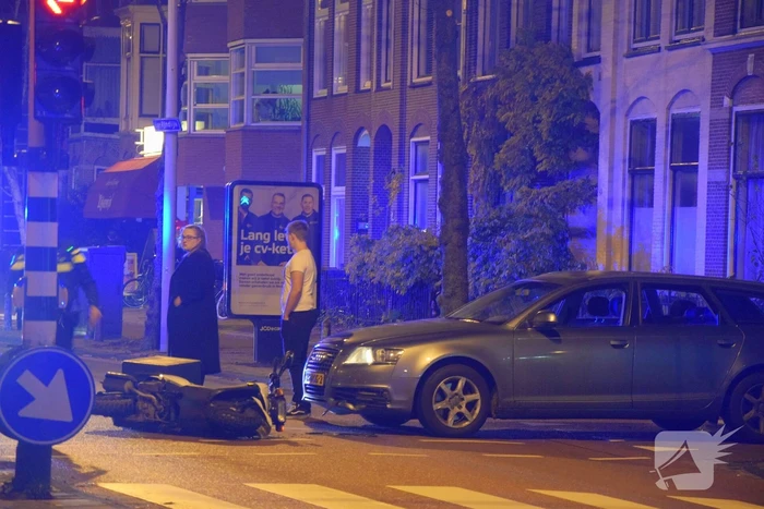 Maaltijdbezorger aangereden door auto