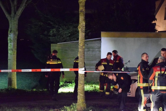 Overleden persoon aangetroffen langs waterkant