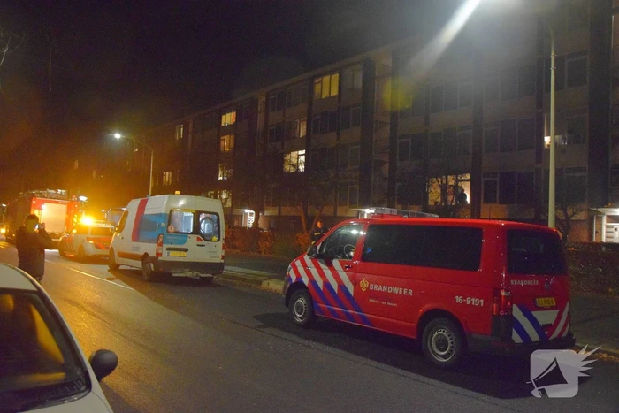 Persoon korte tijd onwel na gaslucht in portiek