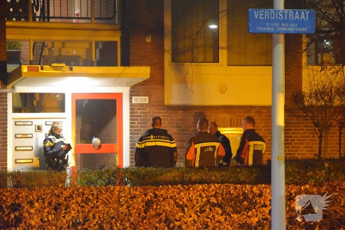 Persoon korte tijd onwel na gaslucht in portiek