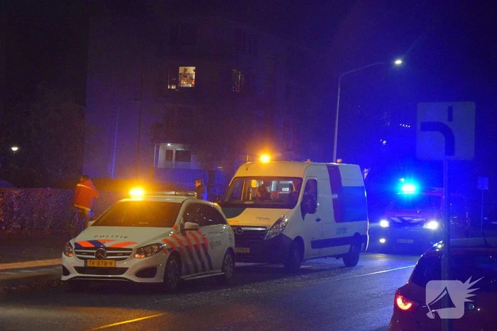 Persoon korte tijd onwel na gaslucht in portiek