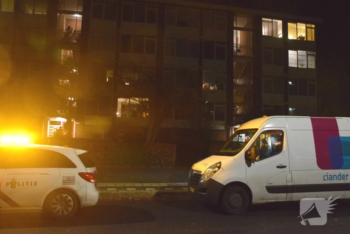 Persoon korte tijd onwel na gaslucht in portiek