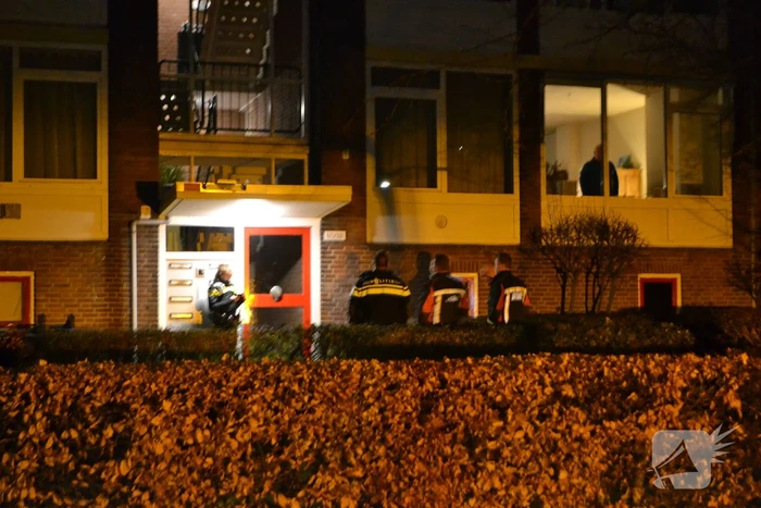 Persoon korte tijd onwel na gaslucht in portiek