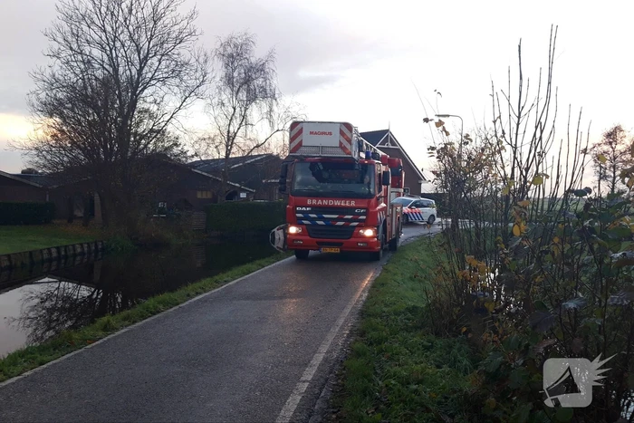 Taxibus met zes kinderen te water