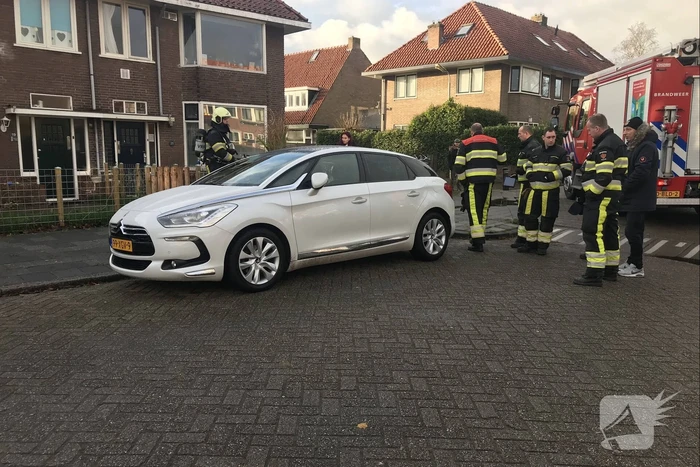 Brandlucht uit auto