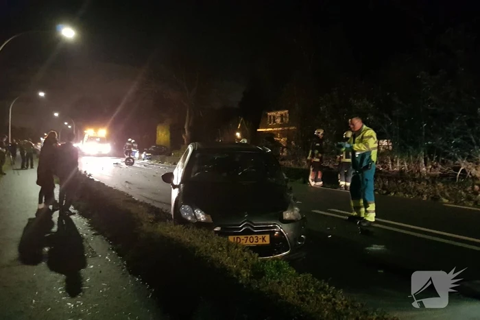 Ravage na frontale botsing met twee auto's
